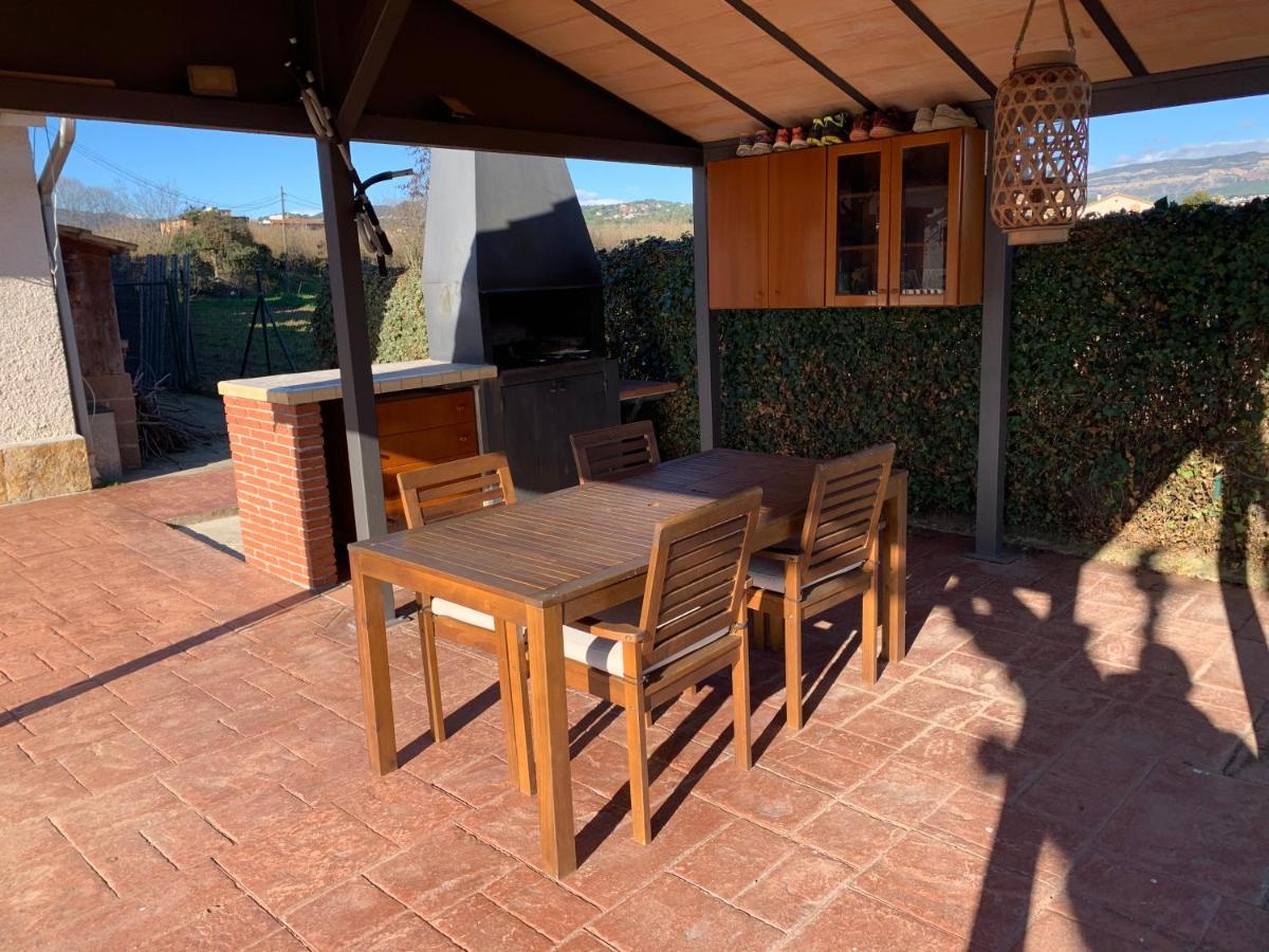 Molí den burch Vila Santa Eulalia de Ronsaná Exterior foto