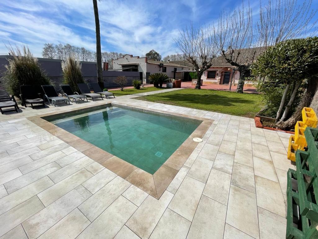 Molí den burch Vila Santa Eulalia de Ronsaná Exterior foto